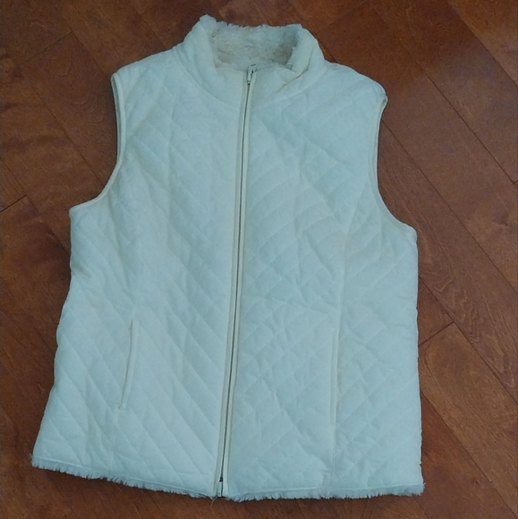Beautiful faux fur Reversible vest - Picture 7 of 12